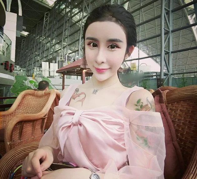 Lee Hee Danae operasi plastik jadi boneka barbie