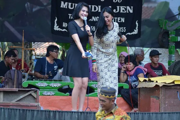 Ovi Si Ratu Serigala