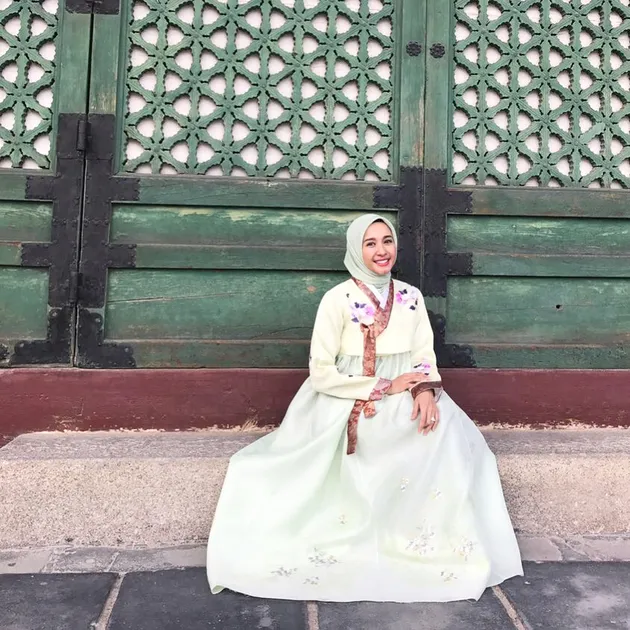 FOTO PAKAI HANBOK INI DERETAN GAYA LAUDYA CYNTHIA BELLA FOTO PAKAI HANBOK INI DERETAN GAYA LAUDYA CYNTHIA BELLA