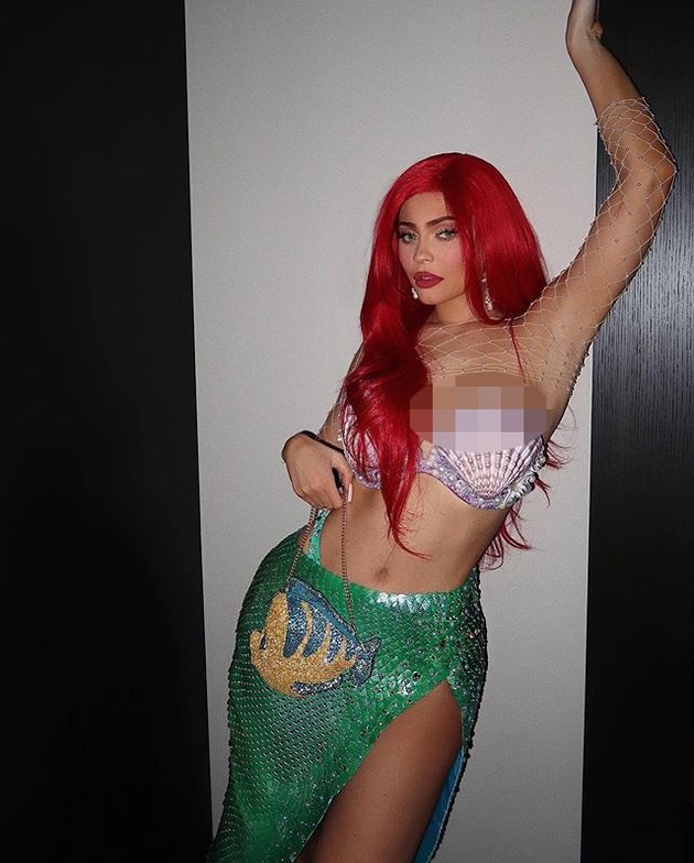 PHOTO: Wearing Ariel Costume for Halloween, Kylie Jenner Looks Sexy!