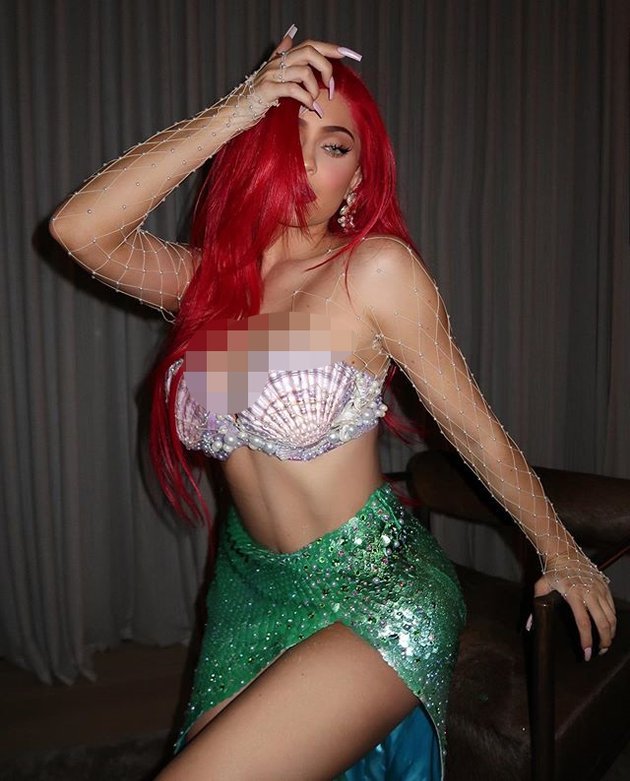 PHOTO: Wearing Ariel Costume for Halloween, Kylie Jenner Looks Sexy!