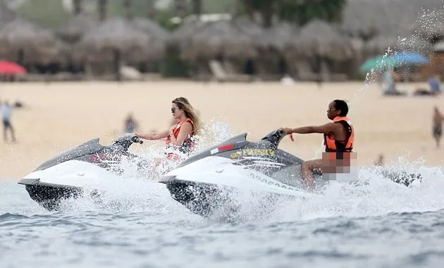 Khloe Kardashian Liburan Bareng \&#039;Pacar\&#039;