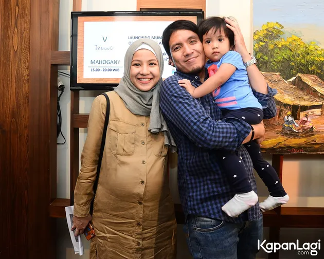 Ibu Seleb Muda Cantik Indonesia