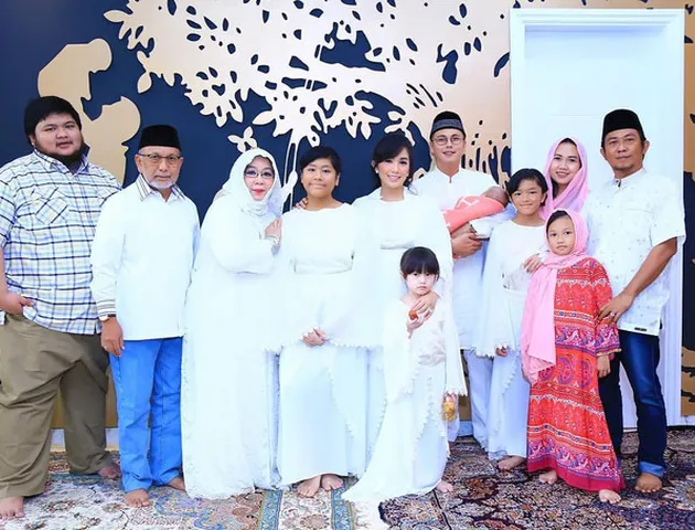Para Tamu Aqiqah Putri Bungsu Ussy - Andika