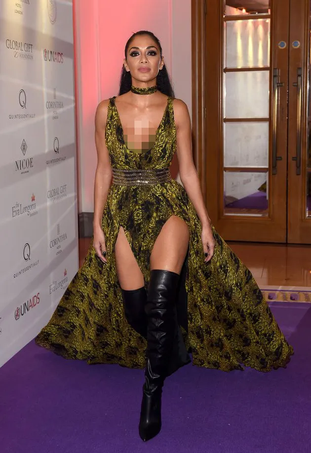 Dress Belahan Tinggi Artis Hollywood