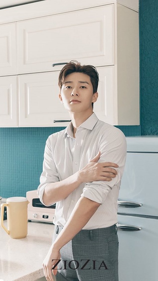 Photo of Park Seo Joon in CEO Style Working From Home, Seemingly Can Be Owned