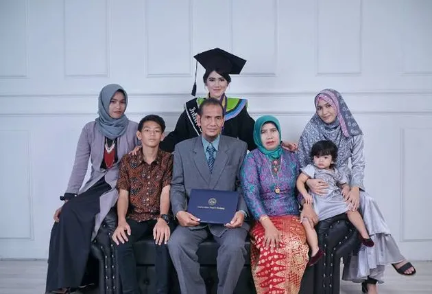 Staff Ojek Online Cantik