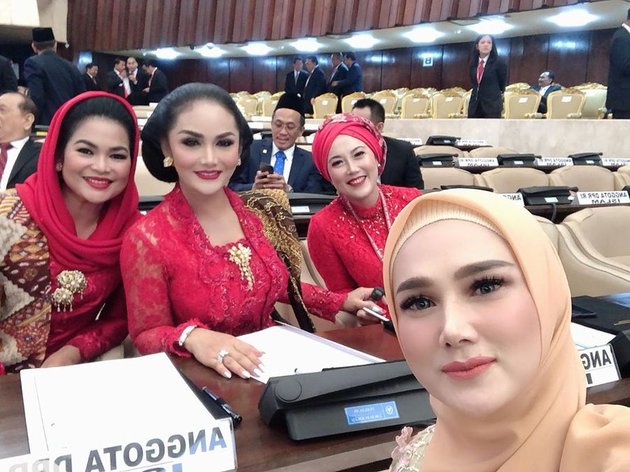 PHOTO: Mulan Jameela's Inauguration as a Member of the DPR, Not Accompanied by Ahmad Dhani's Children