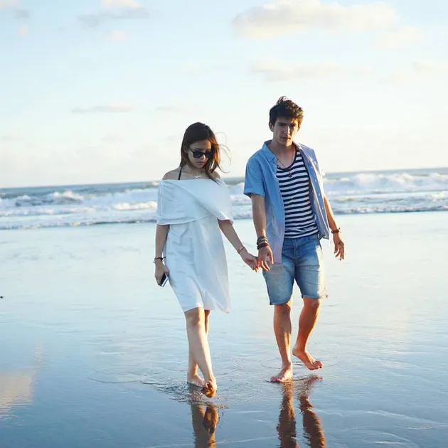 Michelle Joan &amp; Chris Laurent Makin Mesra