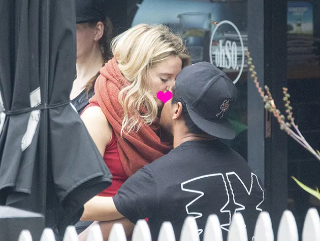 Shailene Woodley & Pacarnya Ciuman