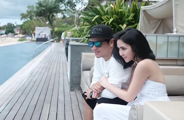 Gading &amp; Gisel Mesra di Bali