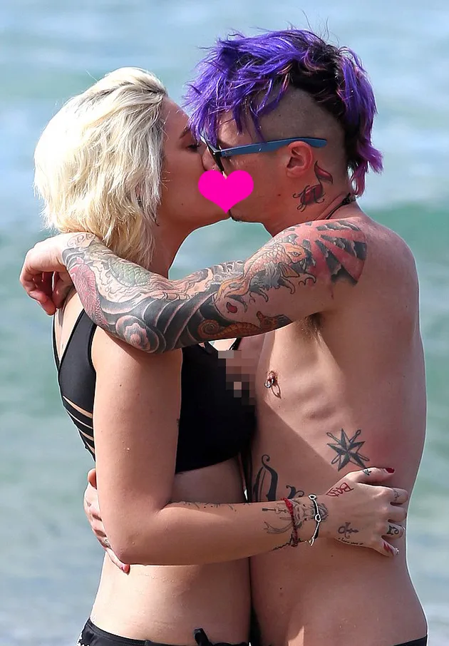 Paris Jackson Ciuman Mesra