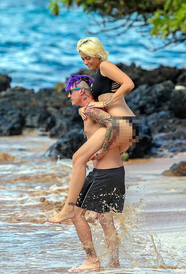 Paris Jackson Ciuman Mesra