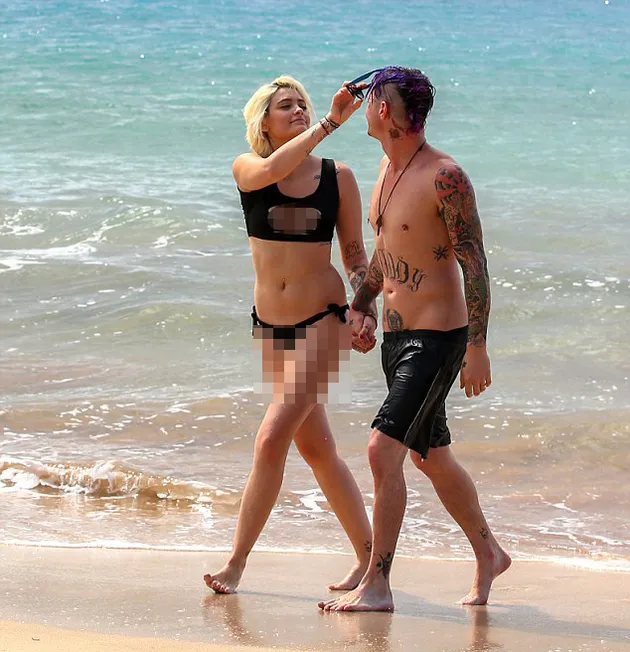 Paris Jackson Ciuman Mesra