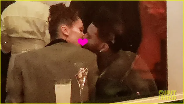 Bella Hadid &amp; The Weeknd ciuman