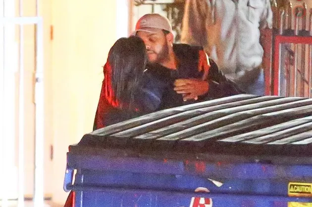 Selena Gomez - The Weeknd Ciuman