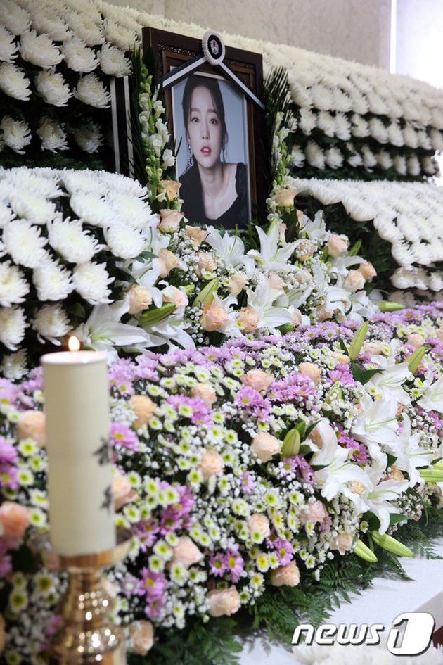 PHOTO Goo Hara's Funeral, Fans Bid Farewell Forever