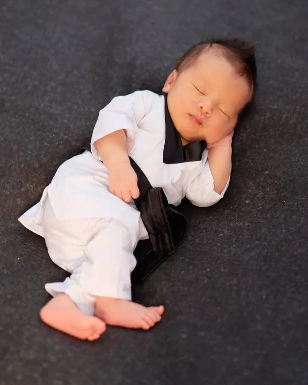 FOTO: PEMOTRETAN BAYI KANAKA ANAN TYA ARIESTYA, LUCU ...