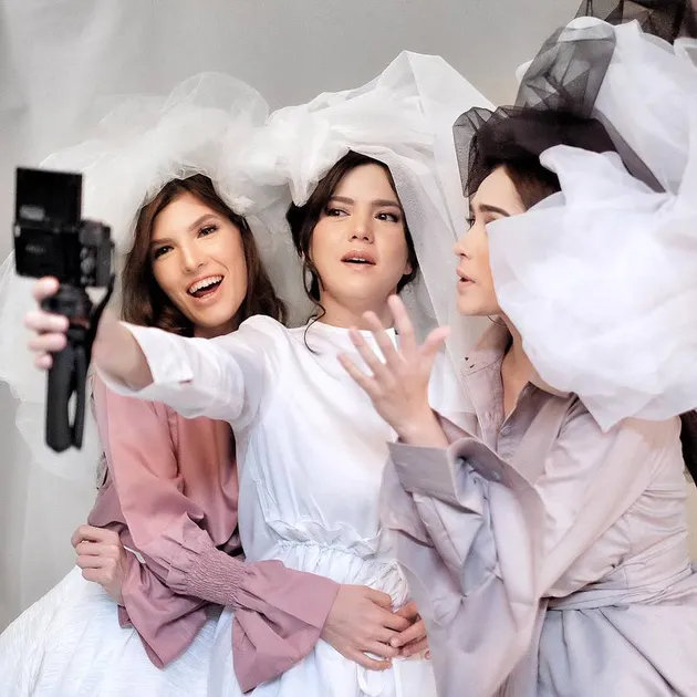 Alice Norin, Yasmine Wildblood &amp; Mikaila Patritz