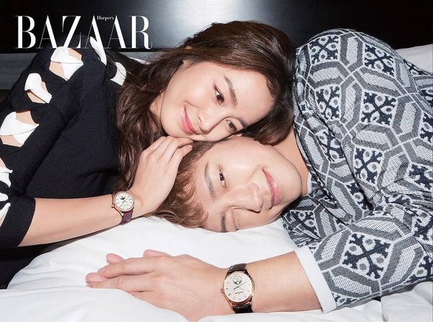 Seperti ini nih chemistry romantis Rain dan Kim Tae Hee yang dipamerkan dalam edisi terbaru Harper Bazaar. So sweet!