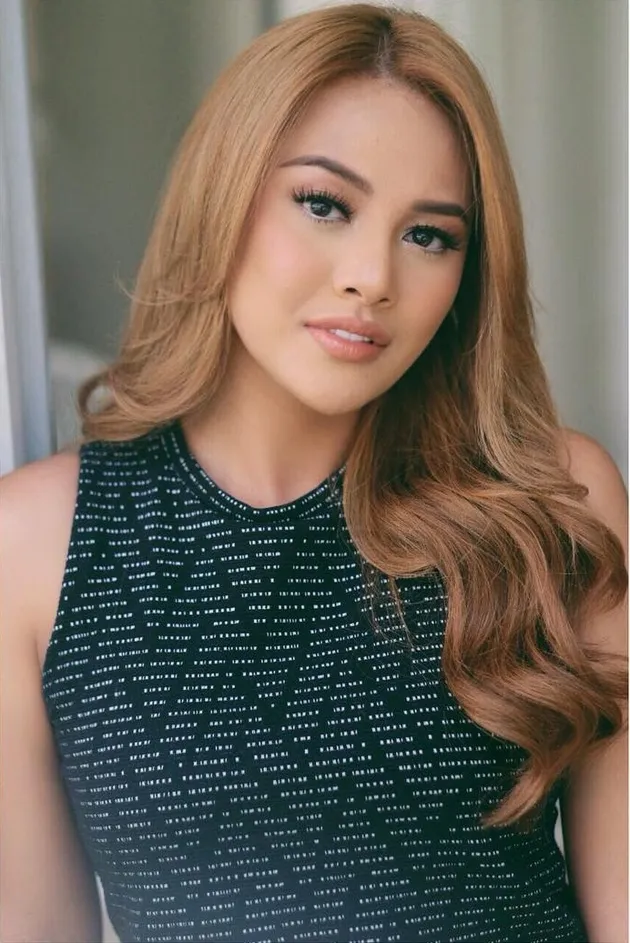 Aurel Hermansyah Blonde