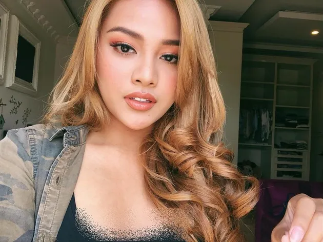 Aurel Hermansyah Blonde