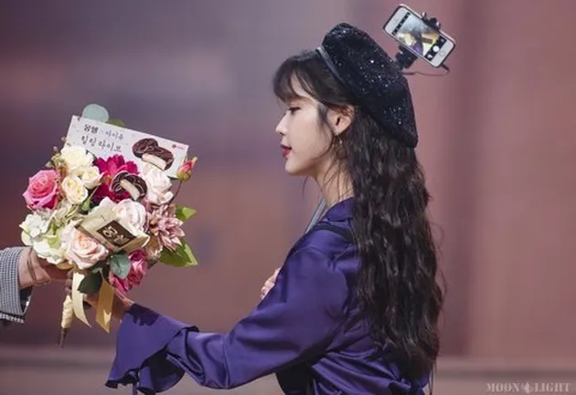 IU