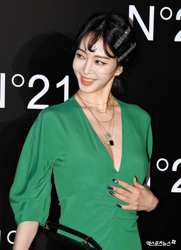 PHOTO: Elegant Appearance of Han Ye Seul Wearing Low-Cut Dress, Flooded with Praise