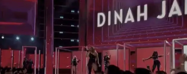 Penampilan Perdana Fifth Harmony Tanpa Camila