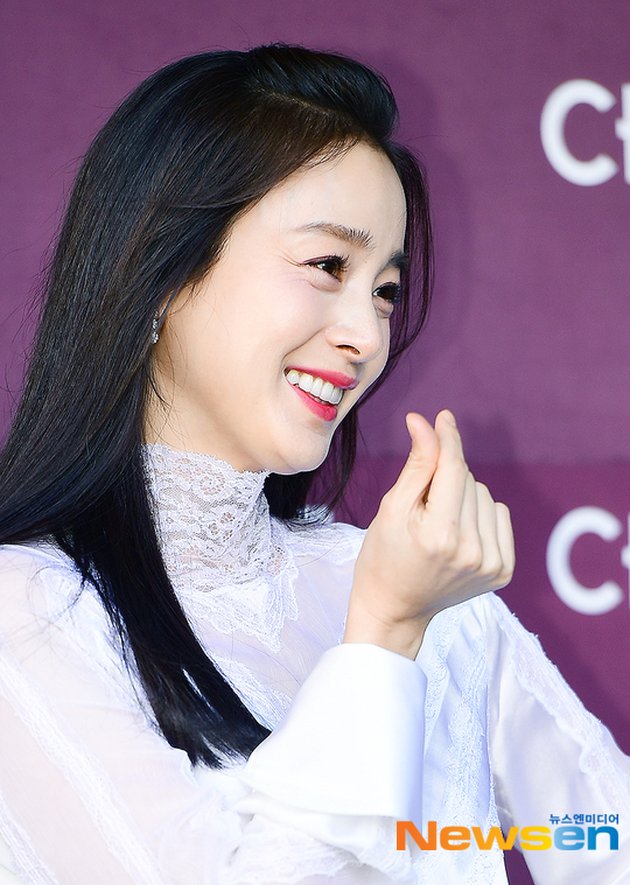 First Appearance Photos of Kim Tae Hee After Giving Birth, Wrinkles Become the Talk