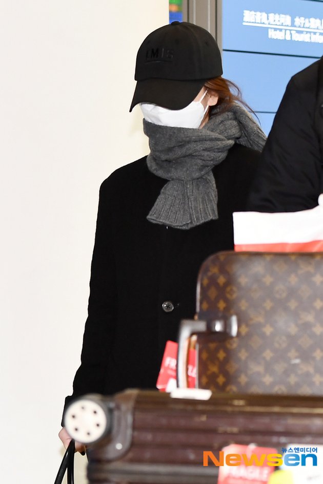 PHOTO: Song Hye Kyo's First Appearance in Korea After 6 Months, Still Greets Despite Hiding Her Face