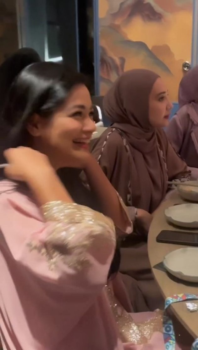 Photos of Titi Kamal's Appearance at Bukber with the Cendol Gang that Garner Praise, Called Refreshing and More Beautiful