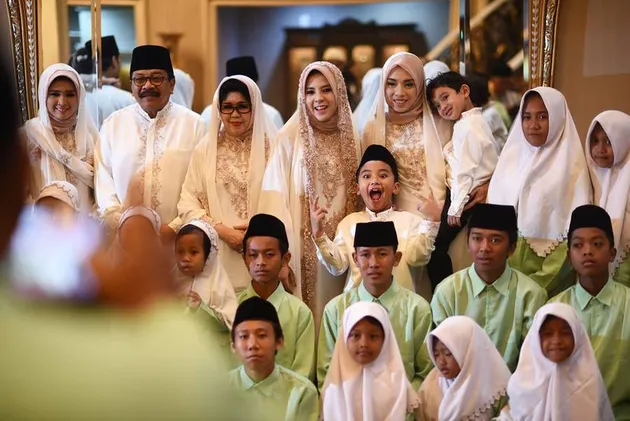 Foto pernikahan putri Gubernur Soekarwo - Kartika Prawita