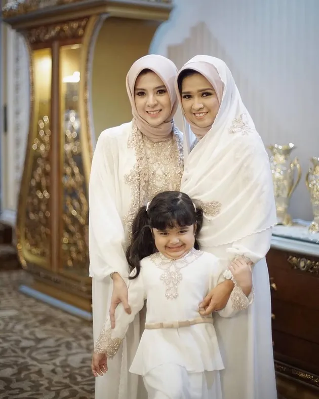 Foto pernikahan putri Gubernur Soekarwo - Kartika Prawita