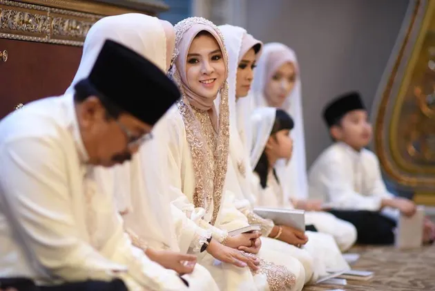 Foto pernikahan putri Gubernur Soekarwo - Kartika Prawita