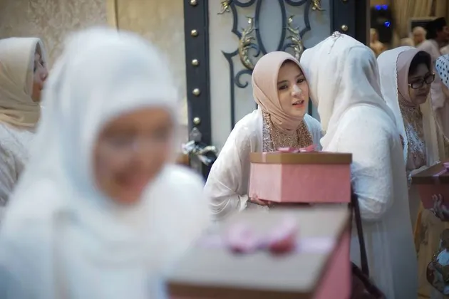 Foto pernikahan putri Gubernur Soekarwo - Kartika Prawita