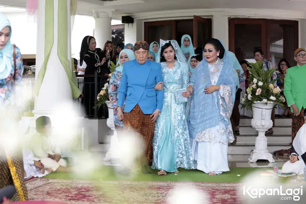 Ardina Rasti Menikah