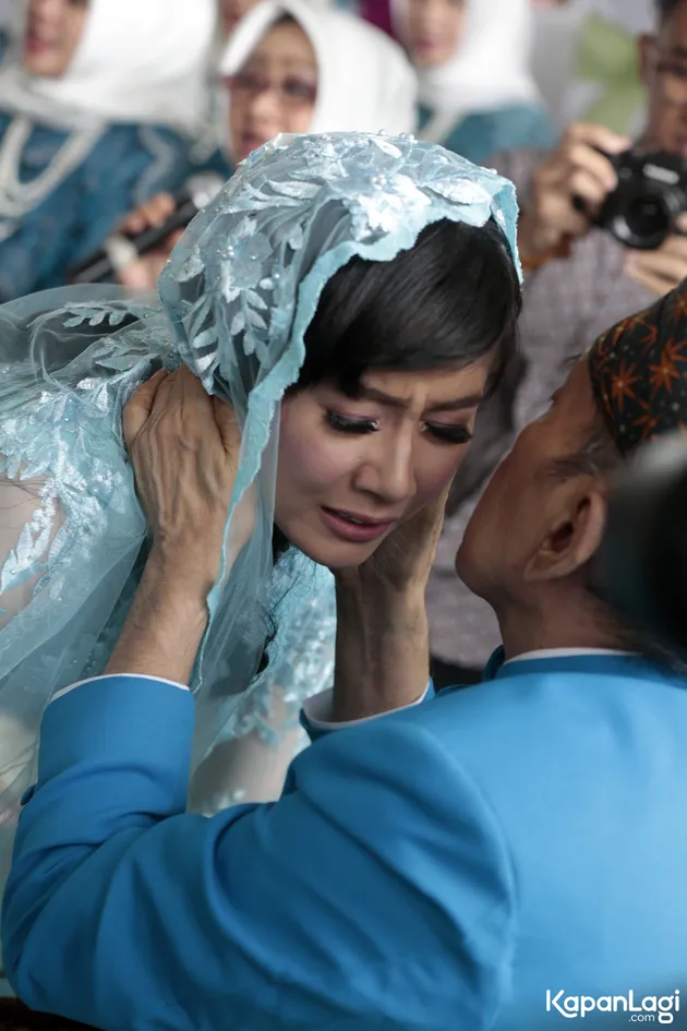Ardina Rasti Menikah