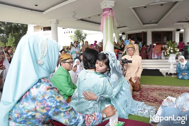 Ardina Rasti Menikah