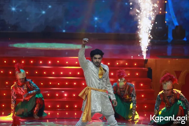 Digelar di Teater Bhineka Tunggal Ika, Taman Mini Indonesia Indah, sebuah acara musikal bertajuk Bolly Starvaganza dipenuhi bintang India ternama. Salah satunya adalah Gurmeet Chaudhary.