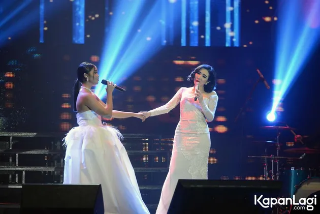 erakhir ada penampilan Gisel dan Citra yang tampil cantik dengan balutan gaun putih mereka. Keduannya berkolaborasi menyanyikan lagu dari almarhum Chrisye yang berjudul Untukku.Di sela-sela acara, para penyanyi ini juga sempat membagikan cerita kenangan mereka bersama Mike. You will always in our memory, Mike Mohede!