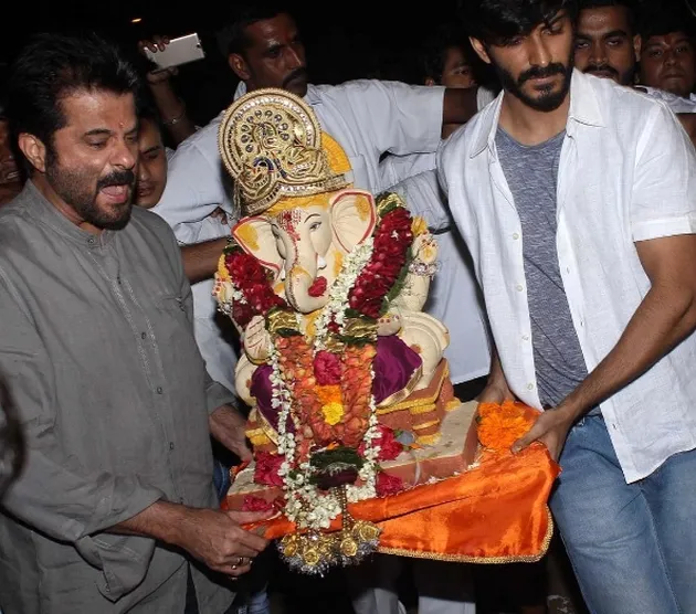 FOTO: PERAYAAN HARI GANPATI SELEB BOLLYWOOD, HORMATI DEWA 