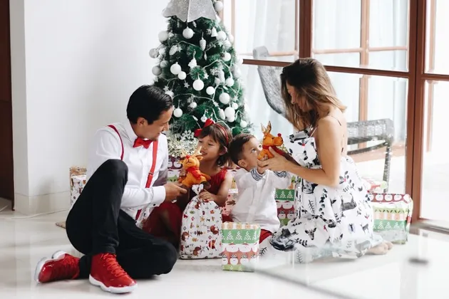 Natal Keluarga Irfan &amp; Jennifer Bachdim