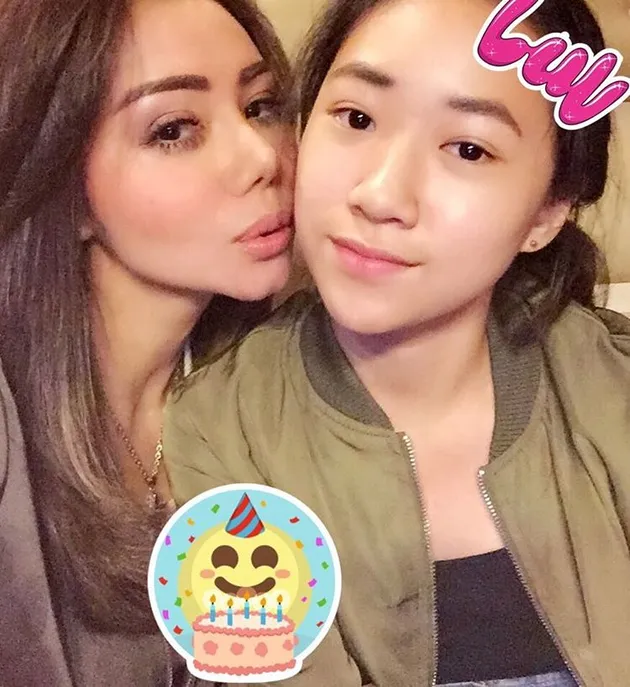 FOTO: PERAYAAN ULANG TAHUN KE-15 PUTRI CANTIK FEMMY 
