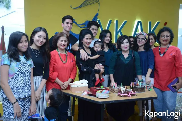 Ultah Ke-45 Venna Melinda