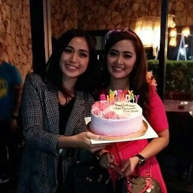 Ulang tahun Vega Darwanti