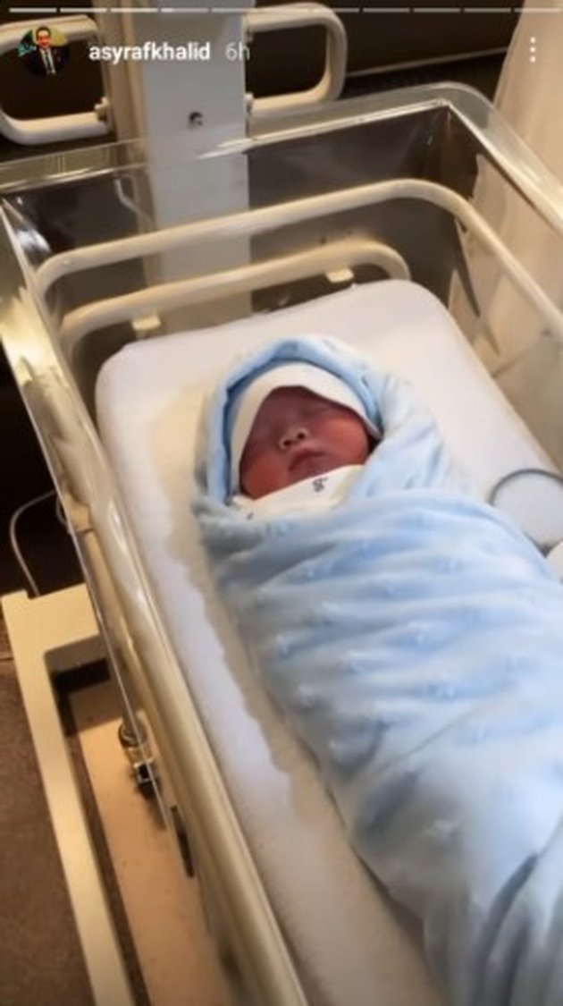 First Photo of Siti Nurhaliza's Second Child, Giving Birth to a Handsome Baby Boy - Chubby Cheeks Make You Smile
