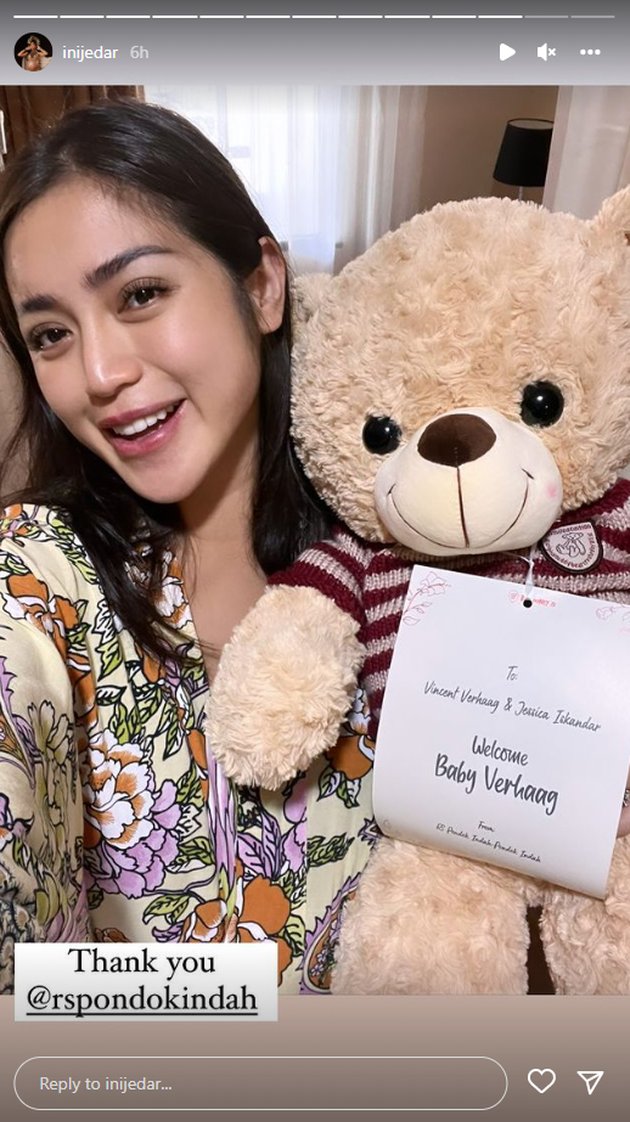 First Photo of Jessica Iskandar After Giving Birth to Second Child, Instantly Gorgeous Glowing While Breastfeeding Baby Verhaag