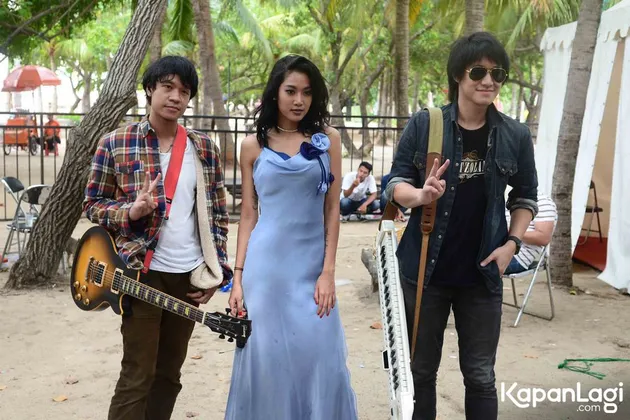 Foto Perform Di Pinggir Pantai Ini Penampilan Unik Vierratale