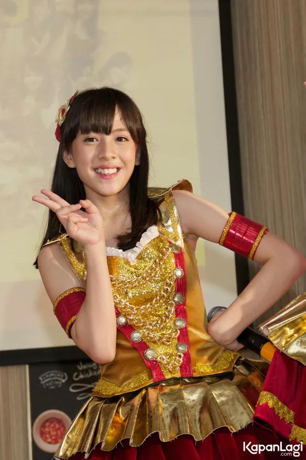 'Luar Biasa' merupakan lagu adaptasi dari sistergrup mereka HKT48. Ini adalah permintaan GM HKT48.